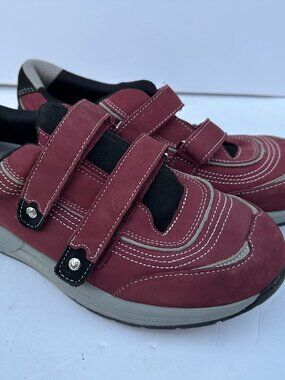 PW Minor Women  Leather Strap Comfort Shoes Size 8